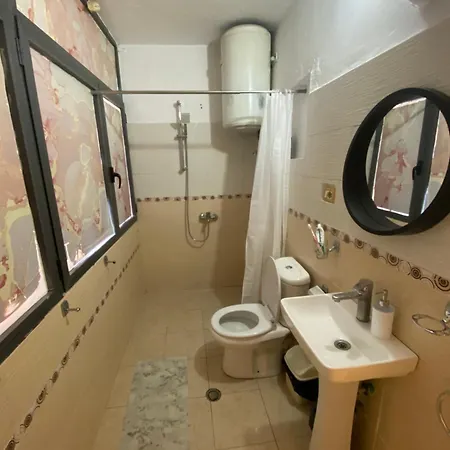 21 Dhjetori 아파트 티라나