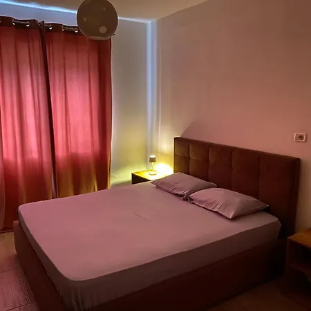 21 Dhjetori 아파트 *