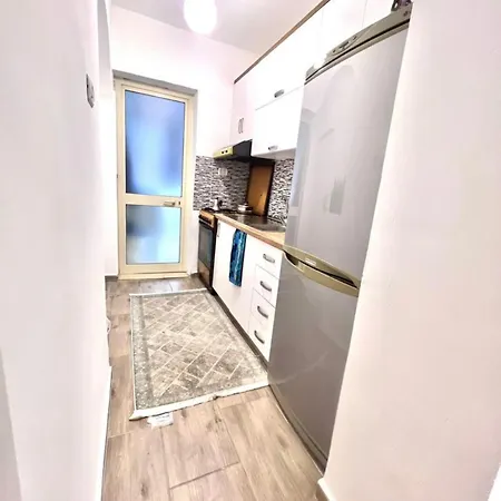 Apartment 21 Dhjetori *
